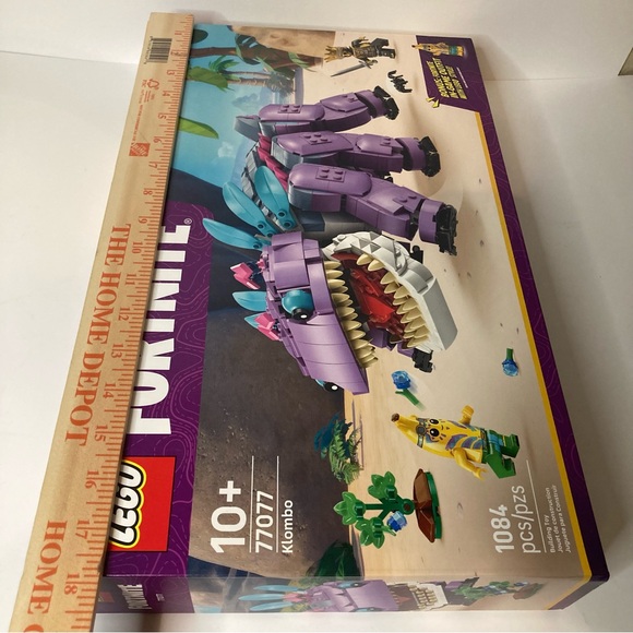 LEGO - Fortnite Klombo Kids Toy Building Set 77077, 1084 Pieces Sealed New Peely - Picture 12 of 13